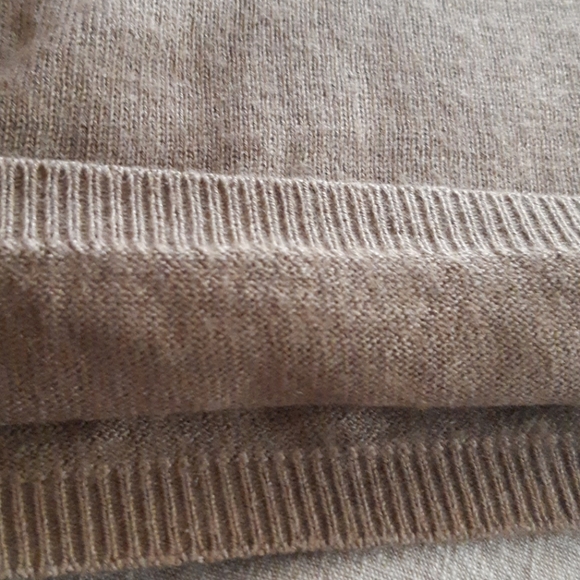 Hugo Boss Silk & Cashmere V-neck Top - Picture 12 of 15